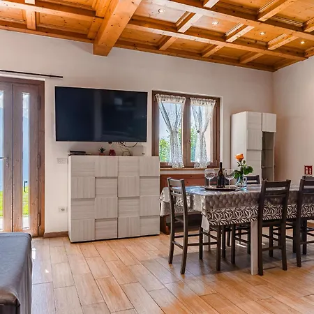 Stazzona, Casa A Punta, Vista Meravigliosa Chalet *